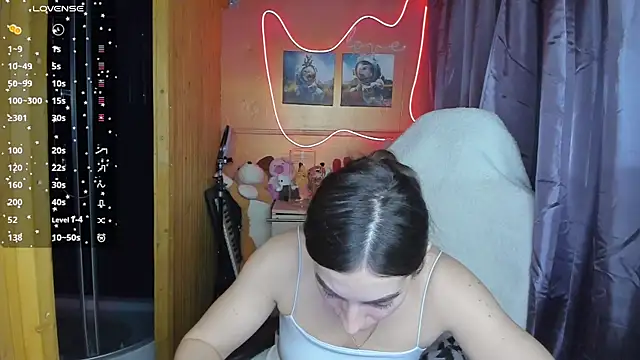 Fiery Brunette  online show from March 21, 2025, 4:17 am