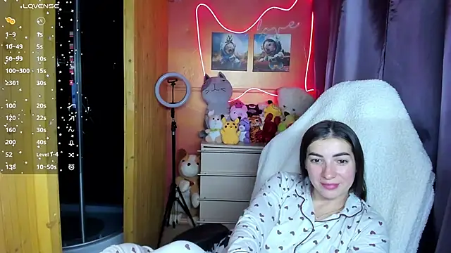 Fiery Brunette  online show from October 10, 2025, 5:52 am