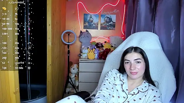 Fiery Brunette  online show from September 30, 2025, 7:14 am