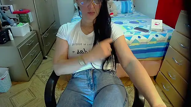 BitterMomXxx online show from February 25, 2025, 2:04 pm