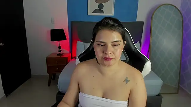 ayla13  online show from October 30, 2025, 7:33 pm