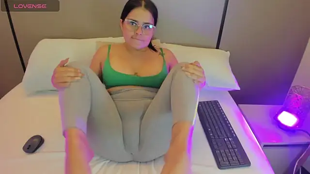 ayla13  online show from April 15, 2026, 7:58 pm