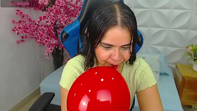 ayla13  online show from September 11, 2025, 7:14 pm