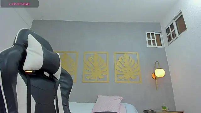 ayla13  online show from February 26, 2025, 1:03 am