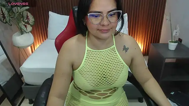 ayla13  online show from September 25, 2025, 3:51 pm