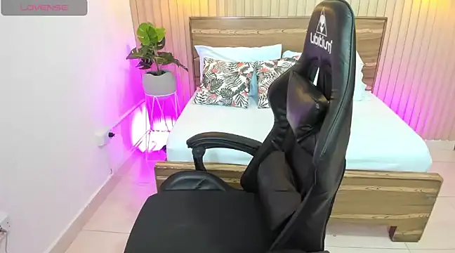 ayla13  online show from March 20, 2025, 10:07 pm