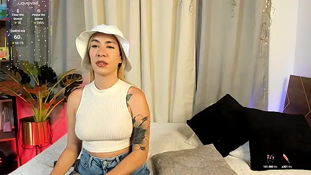 Snapshot of Lauren-Rosse chatting on September 28, 2025, 12:45 pm Lauren-Rosse online show from September 28, 2025, 12:45 pm