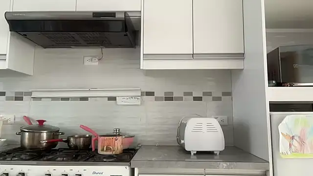 ChocolateCakeQueen online show from September 12, 2025, 12:27 pm