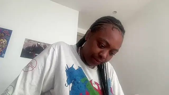 Snapshot of ChocolateCakeQueen chatting on June 1, 2026, 12:27 pm ChocolateCakeQueen online show from June 1, 2026, 12:27 pm