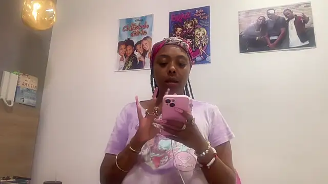 Snapshot of ChocolateCakeQueen chatting on June 11, 2026, 12:01 am ChocolateCakeQueen online show from June 11, 2026, 12:01 am