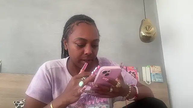 Snapshot of ChocolateCakeQueen chatting on June 11, 2026, 2:25 pm ChocolateCakeQueen online show from June 11, 2026, 2:25 pm