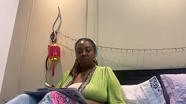 ChocolateCakeQueen online show from March 19, 2025, 12:48 am