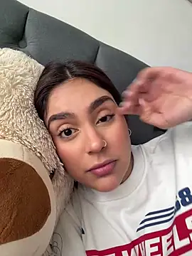 HazzelGray online show from February 27, 2025, 3:26 pm