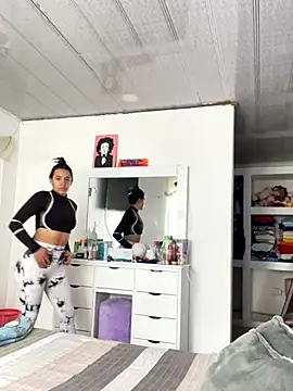 hannahb-e online show from September 8, 2025, 2:38 pm