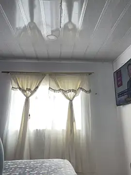 hannahb-e online show from October 1, 2025, 2:43 pm