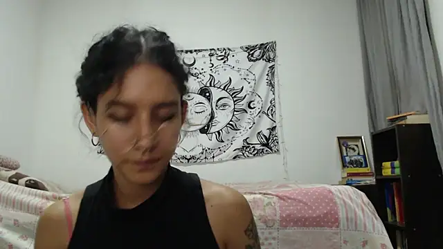 AlinaWoolf  online show from January 13, 2025, 2:39 am