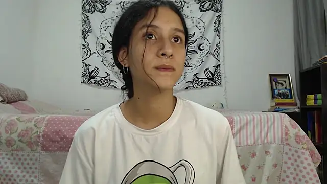 AlinaWoolf  online show from January 3, 2025, 11:44 pm