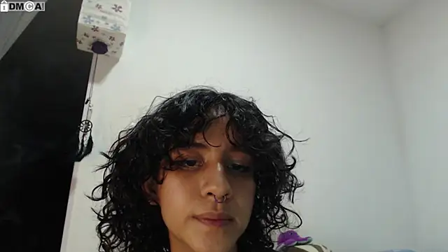 AlinaWoolf  online show from September 16, 2025, 4:35 am