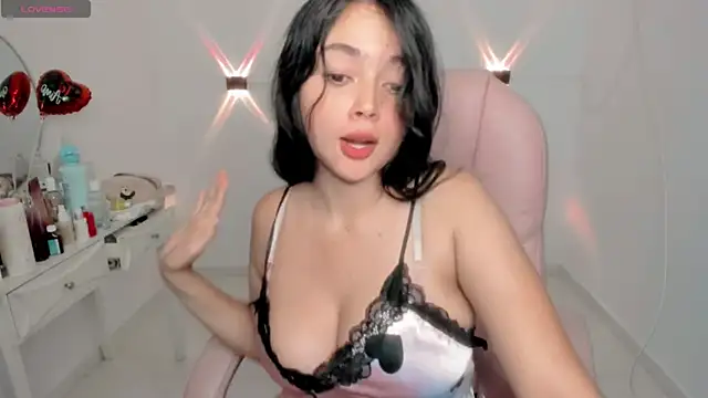 Snapshot of Sarah_angell chatting on April 17, 2026, 1:52 am Sarah angell online show from April 17, 2026, 1:52 am