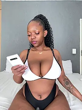 Snapshot of Jazmine-Blue chatting on July 17, 2026, 9:50 am Jazmine-Blue online show from July 17, 2026, 9:50 am