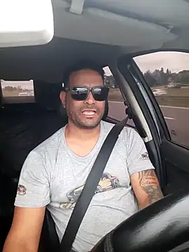 hecwil8 online show from November 5, 2025, 11:24 am