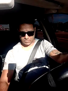 hecwil8 online show from October 3, 2025, 11:45 am