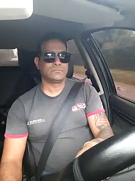 hecwil8 online show from October 27, 2025, 11:44 am