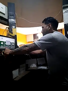 hecwil8 online show from November 12, 2025, 12:53 pm