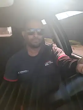 hecwil8 online show from September 16, 2025, 3:35 pm