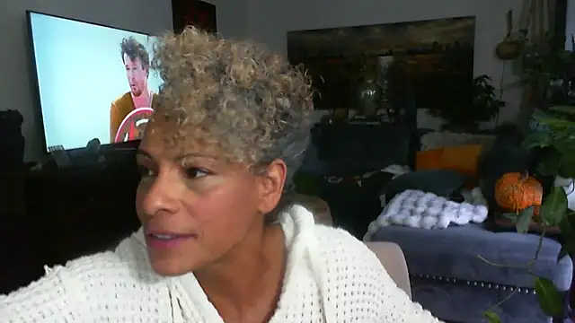 Snapshot of CeceilaMoon chatting on November 20, 2025, 11:03 pm CeceilaMoon online show from November 20, 2025, 11:03 pm