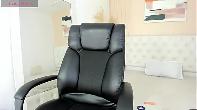 shenielxx online show from September 25, 2025, 1:39 pm