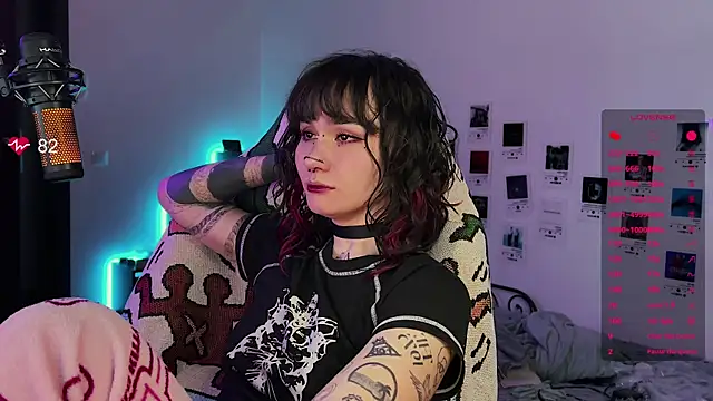 deadlysweet online show from September 23, 2025, 1:23 am