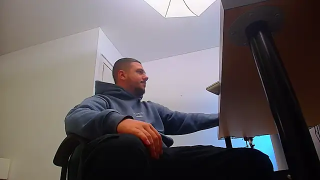 Snapshot of JoshKnights chatting on September 30, 2025, 5:13 am JoshKnights online show from September 30, 2025, 5:13 am