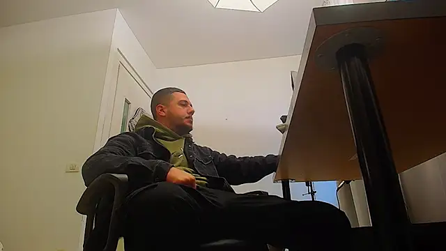 Snapshot of JoshKnights chatting on October 3, 2025, 5:09 am JoshKnights online show from October 3, 2025, 5:09 am