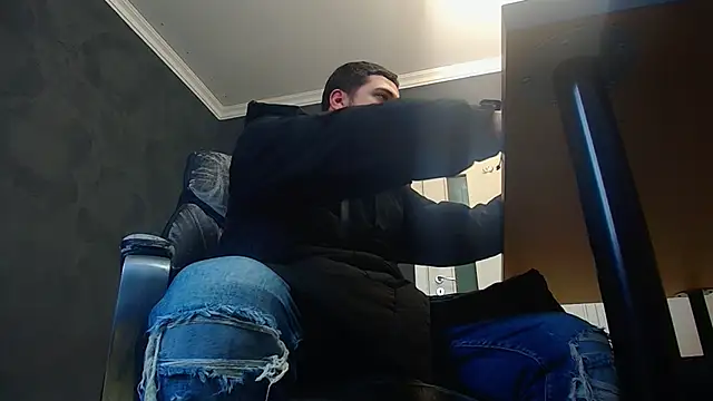 Snapshot of JoshKnights chatting on November 3, 2025, 6:18 am JoshKnights online show from November 3, 2025, 6:18 am