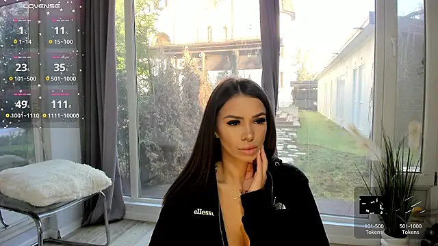 Selena Reeves online show from March 4, 2025, 6:47 am