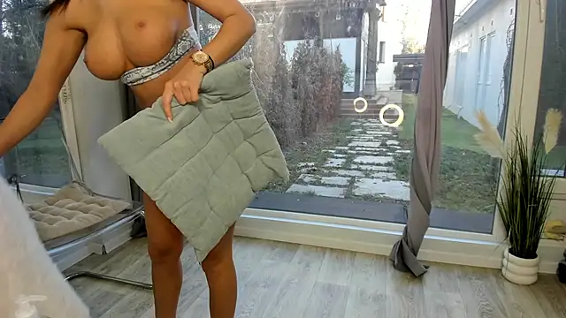 Selena Reeves online show from March 9, 2025, 6:17 am