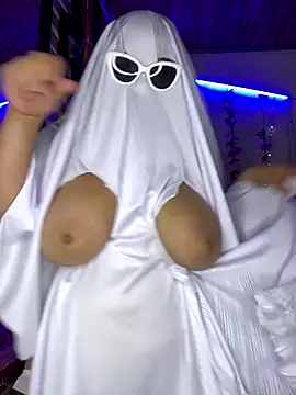 Snapshot of CharlotteMillers chatting on October 30, 2025, 9:40 am CharlotteMillers online show from October 30, 2025, 9:40 am