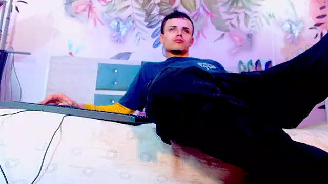 lobahugecockts online show from January 3, 2025, 10:09 am