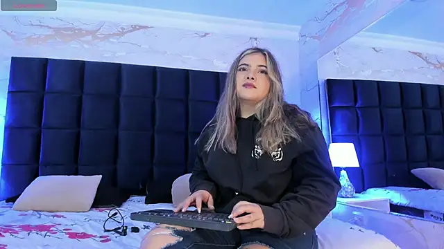 EVELIN MASON online show from January 14, 2026, 9:51 pm