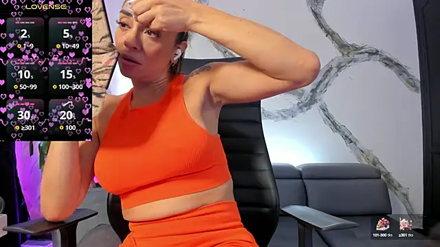 AnaRuiz online show from September 11, 2025, 3:01 pm