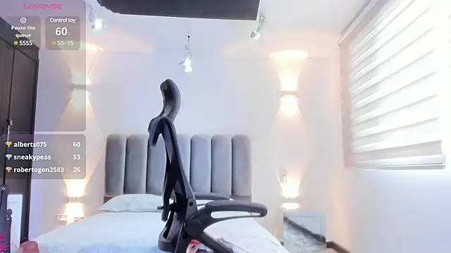 AnaRuiz online show from March 13, 2025, 3:17 pm