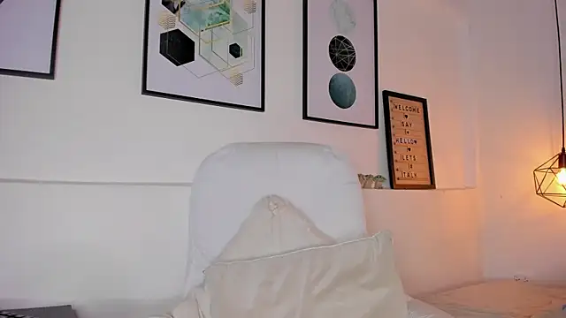 amysc online show from September 13, 2025, 1:44 pm