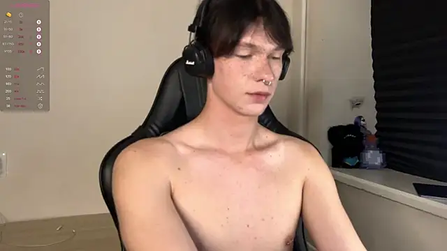 carthylovvve online show from October 1, 2025, 4:33 pm