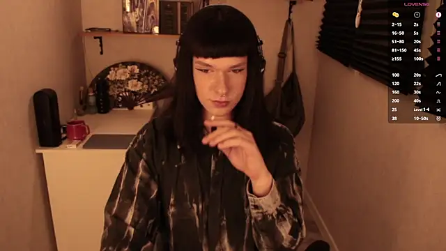 carthylovvve online show from March 3, 2025, 7:49 pm