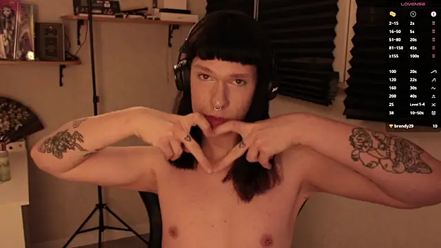 carthylovvve online show from February 28, 2025, 7:56 pm