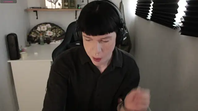 carthylovvve online show from March 7, 2025, 8:56 am