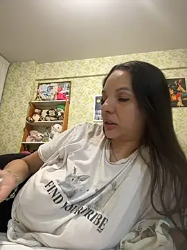 Snapshot of samilux5 chatting on February 16, 2026, 5:28 am samilux5 online show from February 16, 2026, 5:28 am