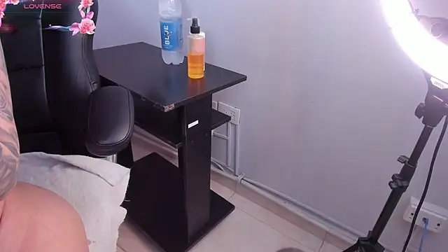 Tisha  lau online show from March 21, 2025, 1:56 pm