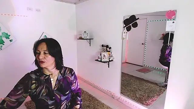 lollita 23  online show from September 26, 2025, 3:08 pm